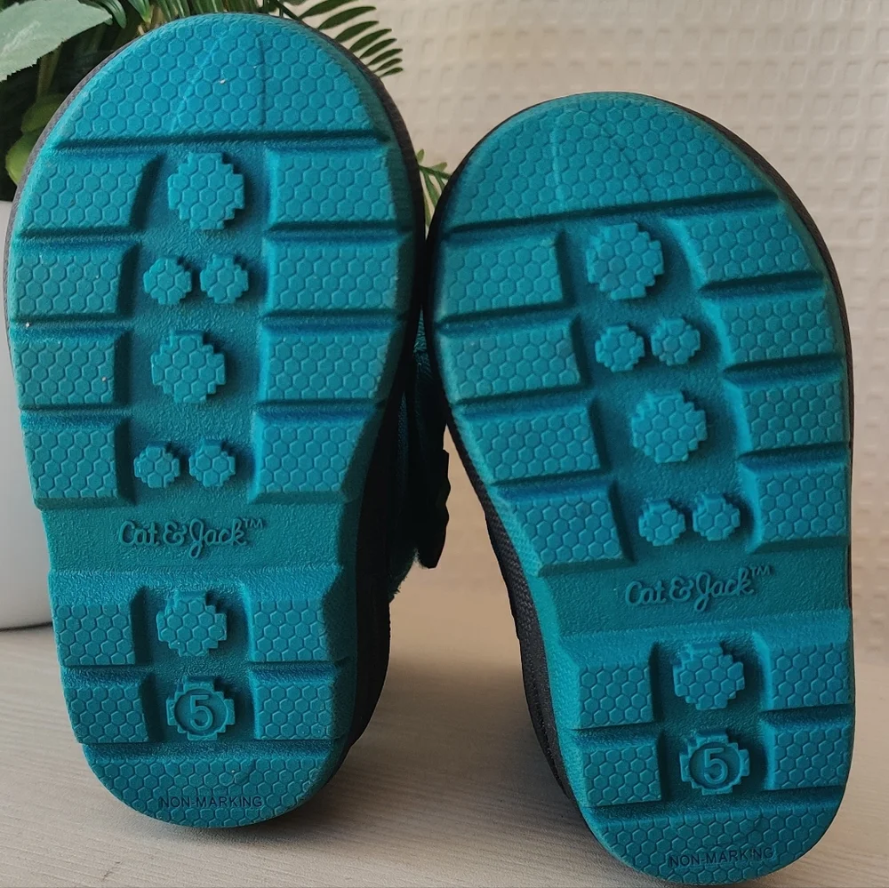 Cat & Jack Thermolite Ecomade Teal, Blue & Black Dinosaur Snow Boots Size 5